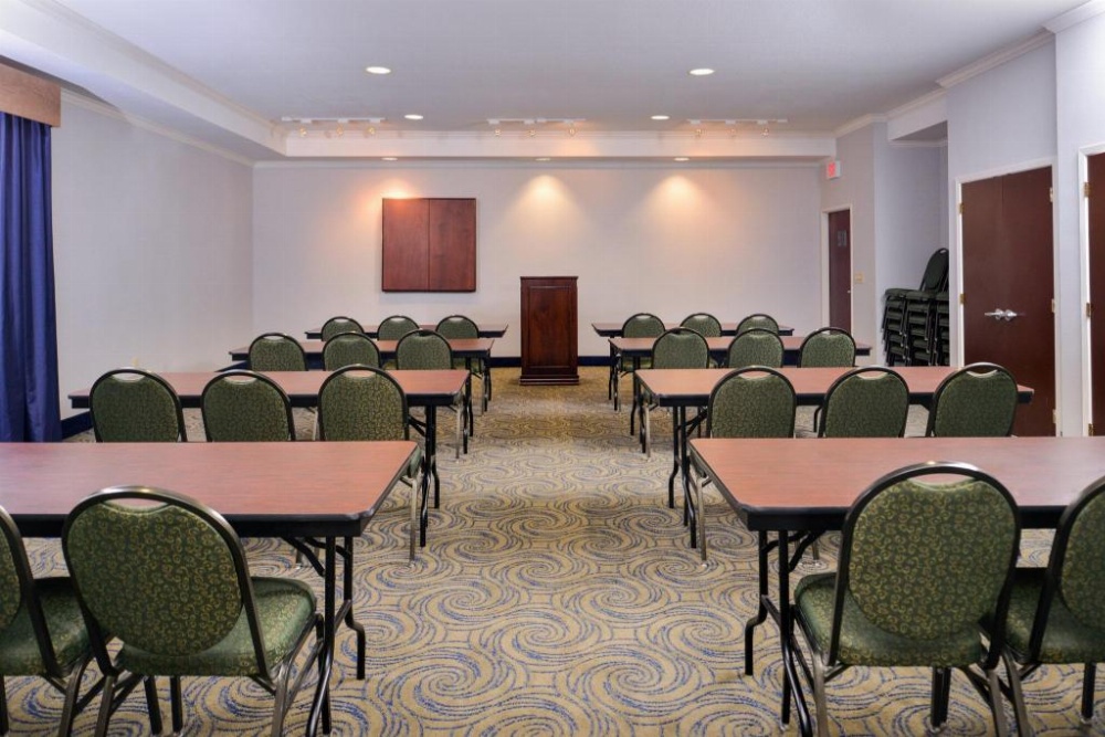 Holiday Inn Express & Suites San Antonio South Image 10