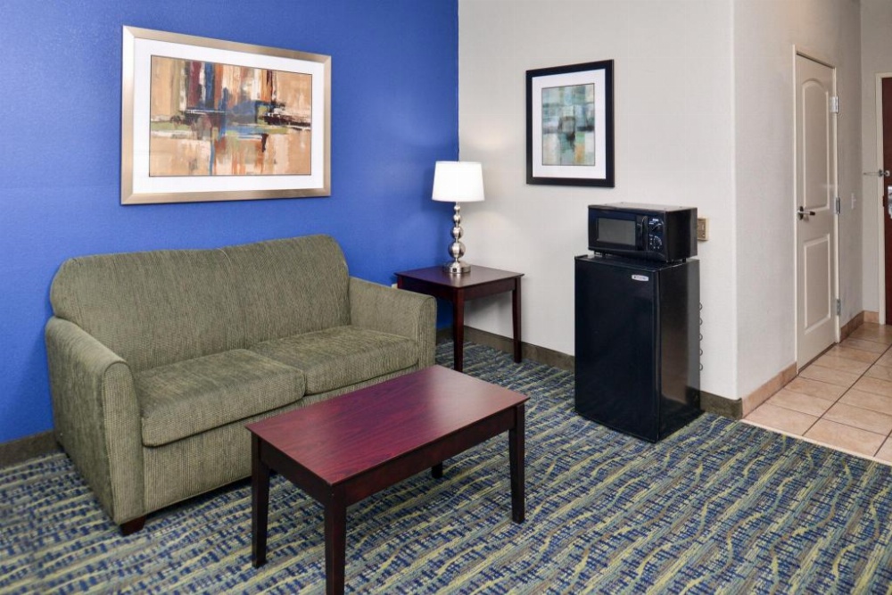 Holiday Inn Express & Suites San Antonio South Image 13