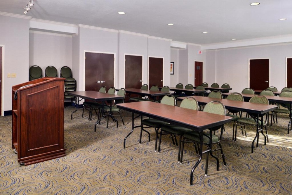 Holiday Inn Express & Suites San Antonio South Image 15