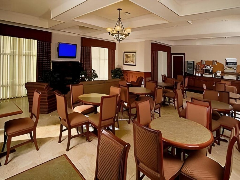 Holiday Inn Express & Suites San Antonio South Image 18