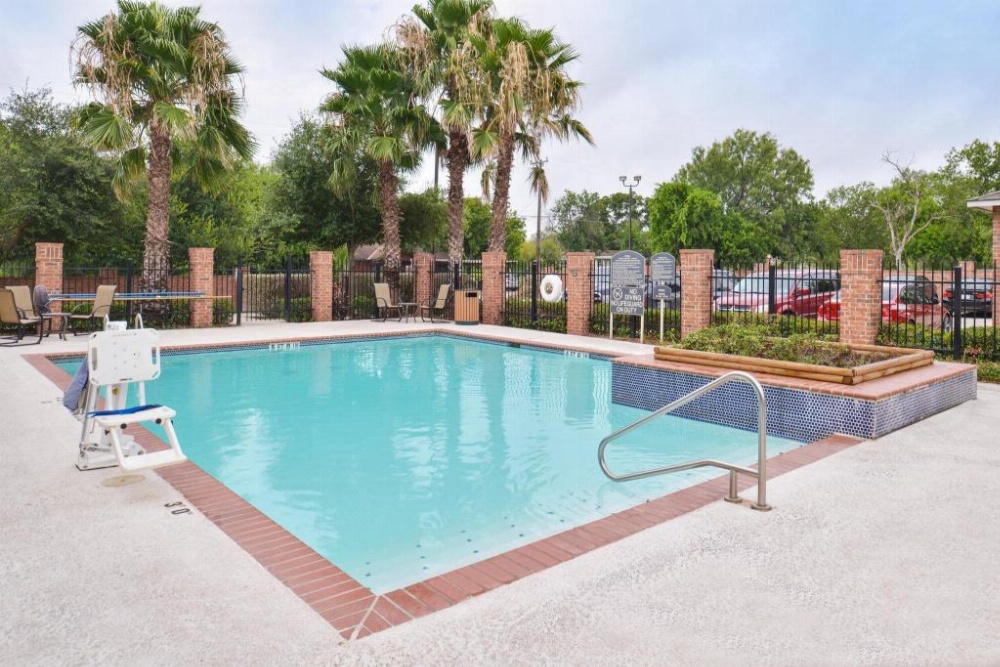 Holiday Inn Express & Suites San Antonio South Image 20