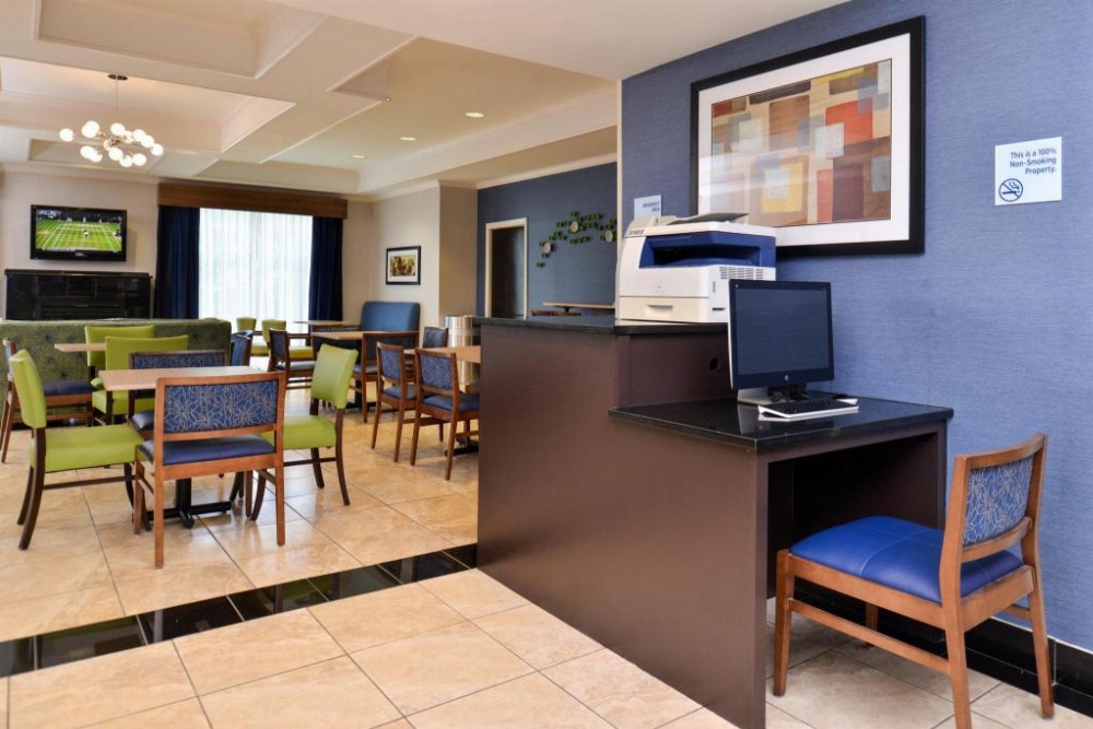 Holiday Inn Express & Suites San Antonio South Image 22
