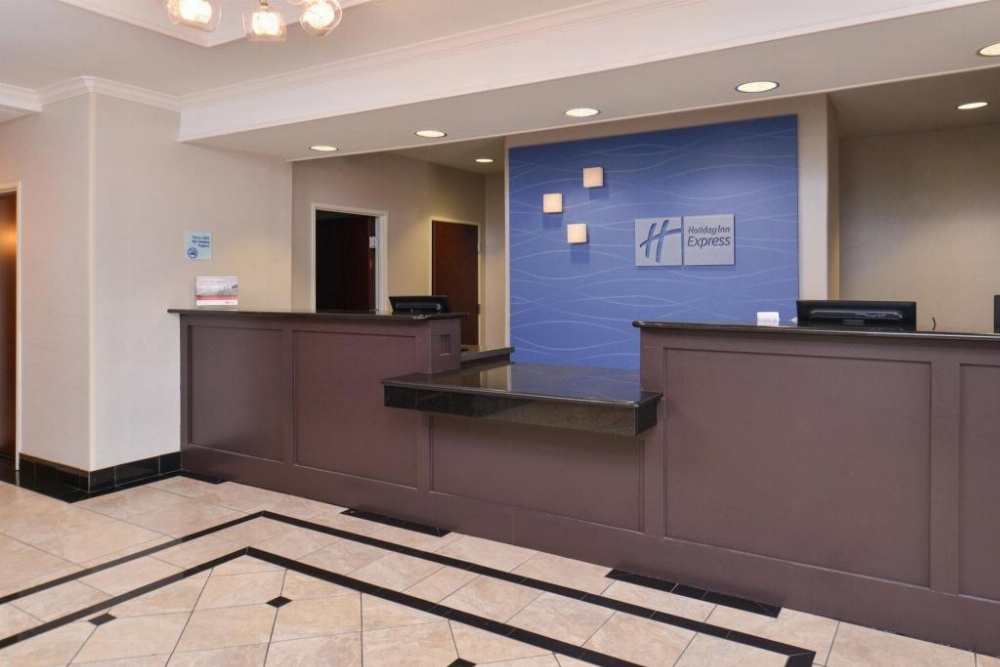 Holiday Inn Express & Suites San Antonio South Image 26