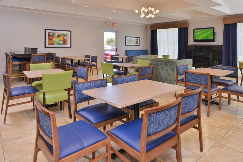 Holiday Inn Express & Suites San Antonio South Image 27