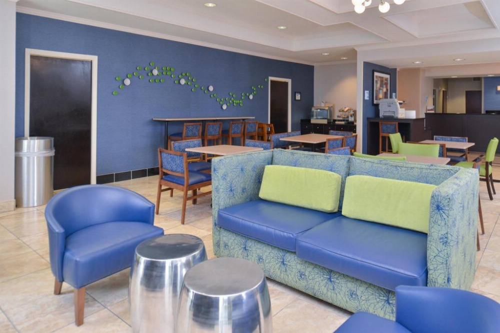 Holiday Inn Express & Suites San Antonio South Image 29