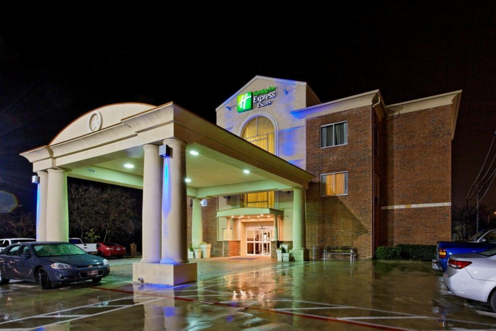 Holiday Inn Express & Suites San Antonio South Main image