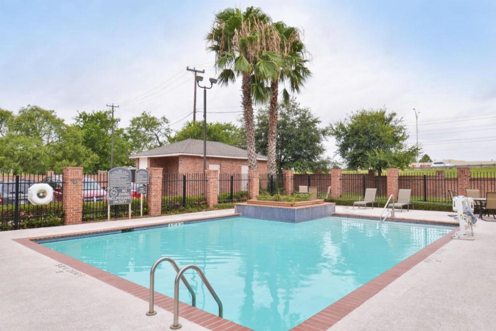 Holiday Inn Express & Suites San Antonio South