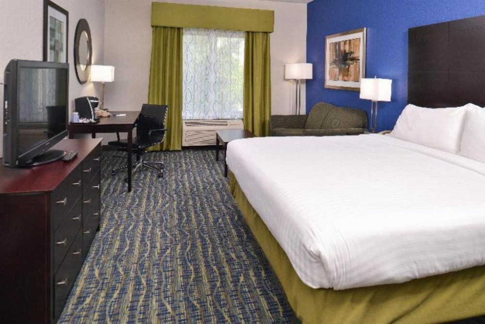 Holiday Inn Express & Suites San Antonio South Image 50