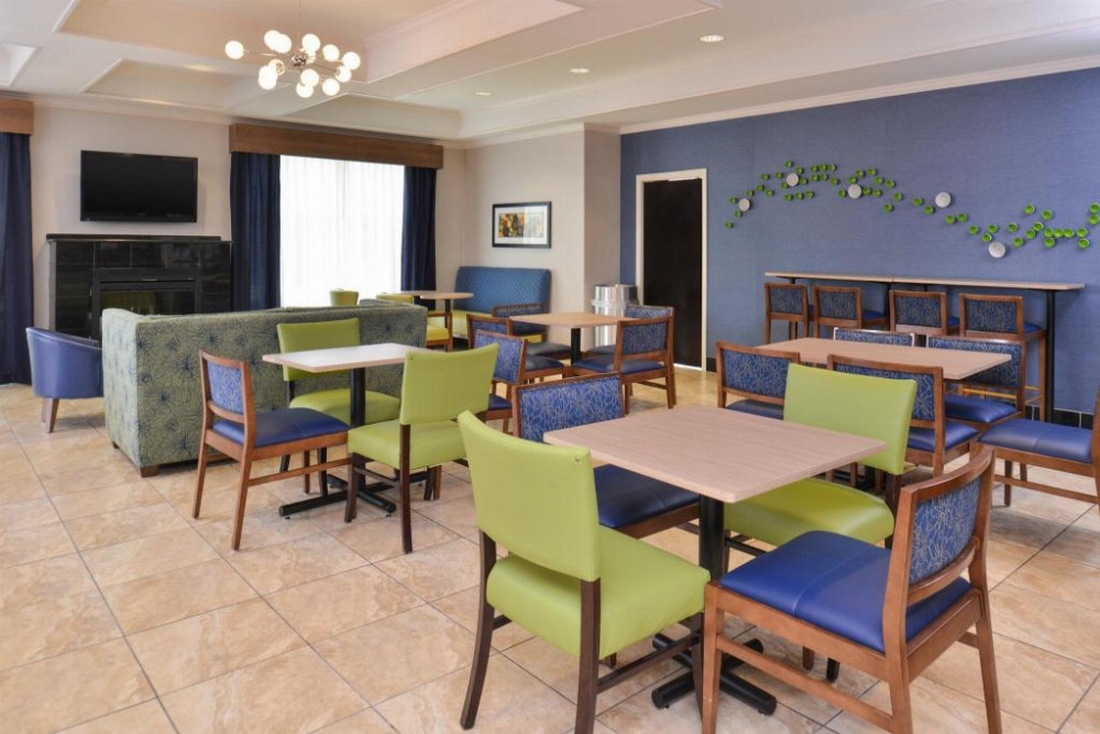 Holiday Inn Express & Suites San Antonio South Image 7
